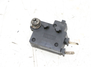 CONTACTEUR FEU STOP DROIT