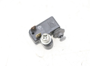 CONTACTEUR FEU STOP DROIT