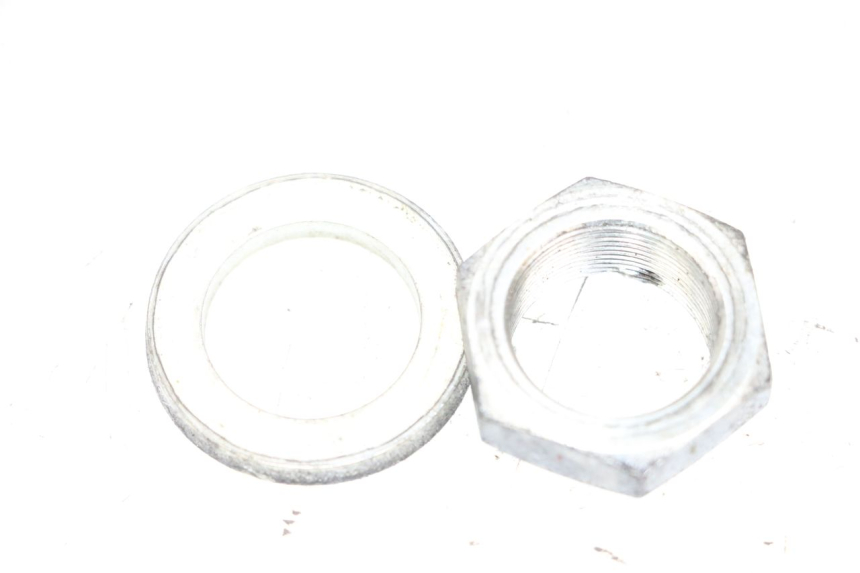 photo de SPROCKET OUTPUT SHAFT NUT YAMAHA MT-07 MT07 ABS 700 (2018 - 2020) - Technical close-up