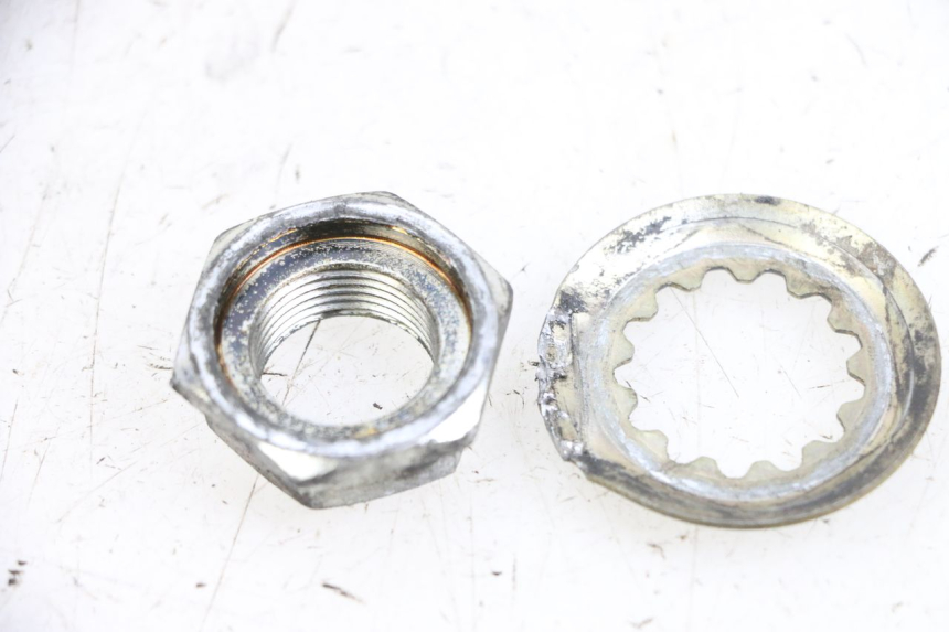 photo de SPROCKET OUTPUT SHAFT NUT KAWASAKI ZR 7 750 (1999 - 2001) - Zoom on usage condition