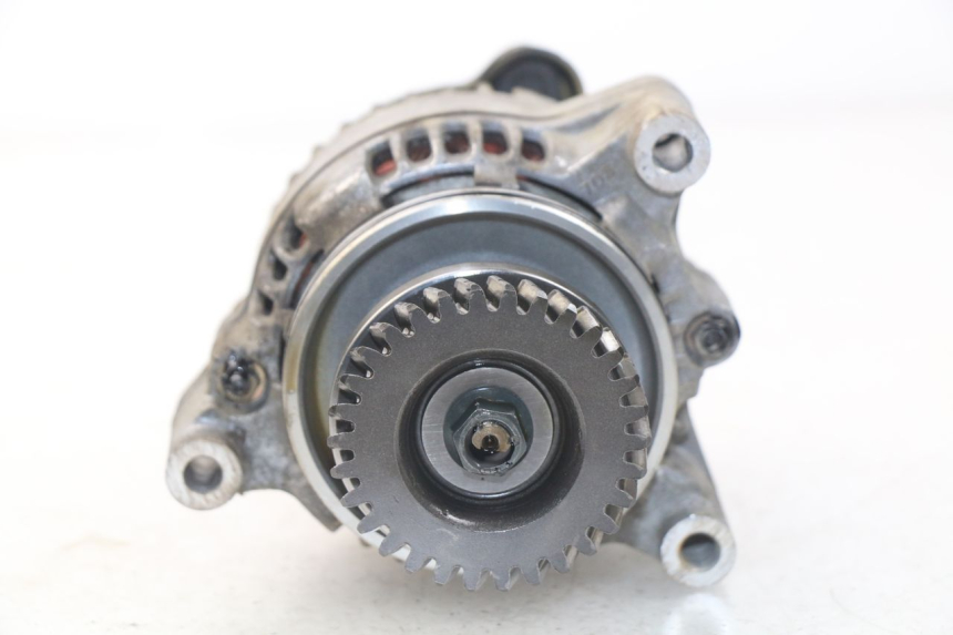 photo de ALTERNATOR SUZUKI GSX-F GSXF 600 (1998 - 2004) - Surface and material condition