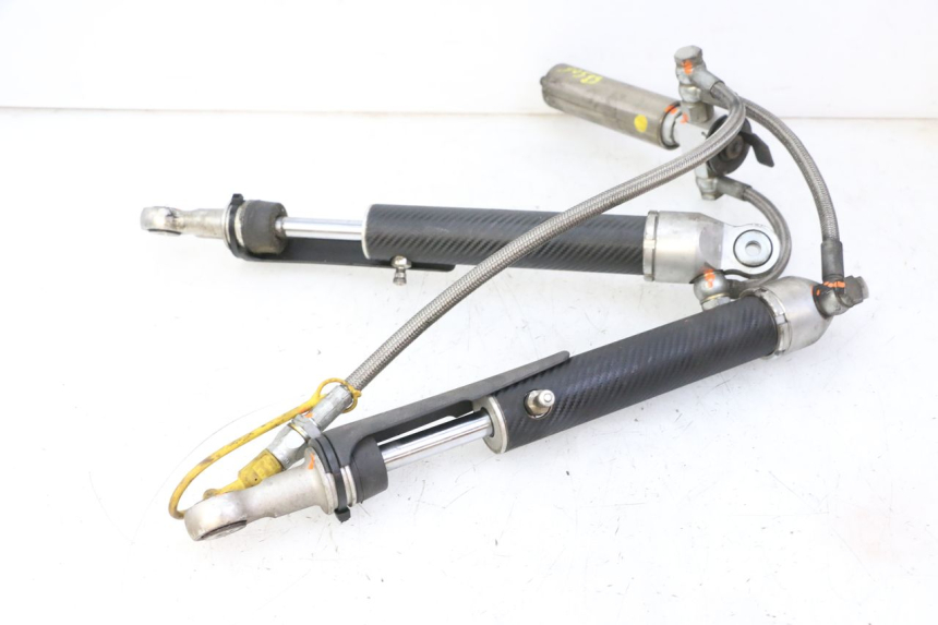 photo de FRONT SHOCK ABSORBER QUADRO 4 4D 350 (2015 - 2018)