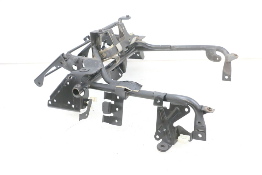 photo de FRONT FAIRING BRACKET SUZUKI BURGMAN EXECUTIVE ABS 650 (2006 - 2012) - Fixing points details