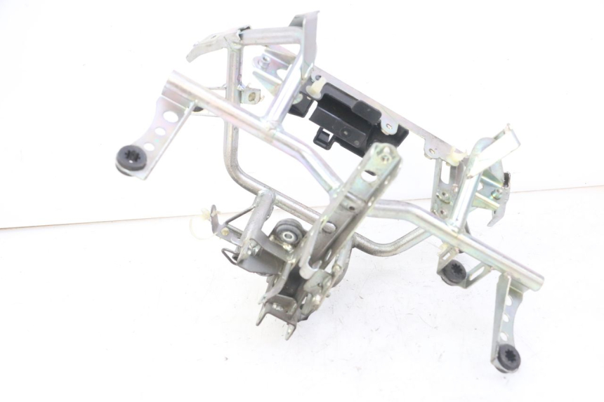 photo de FRONT FENDER BRACKET HONDA FORZA ABS 300 (2013 - 2019)