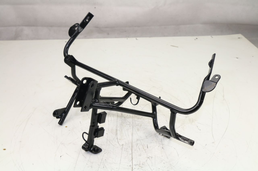 photo de FRONT FAIRING BRACKET SUZUKI UH BURGMAN 125 (2002 - 2006)