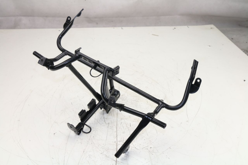 photo de FRONT FAIRING BRACKET SUZUKI UH BURGMAN 125 (2002 - 2006)