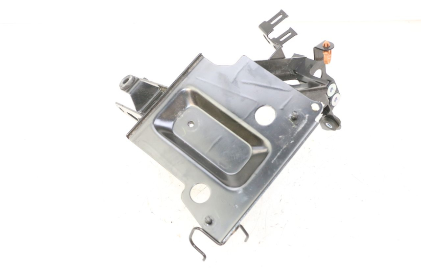 photo de FRONT FAIRING BRACKET YAMAHA XMAX X-MAX 125 (2021 - 2025)