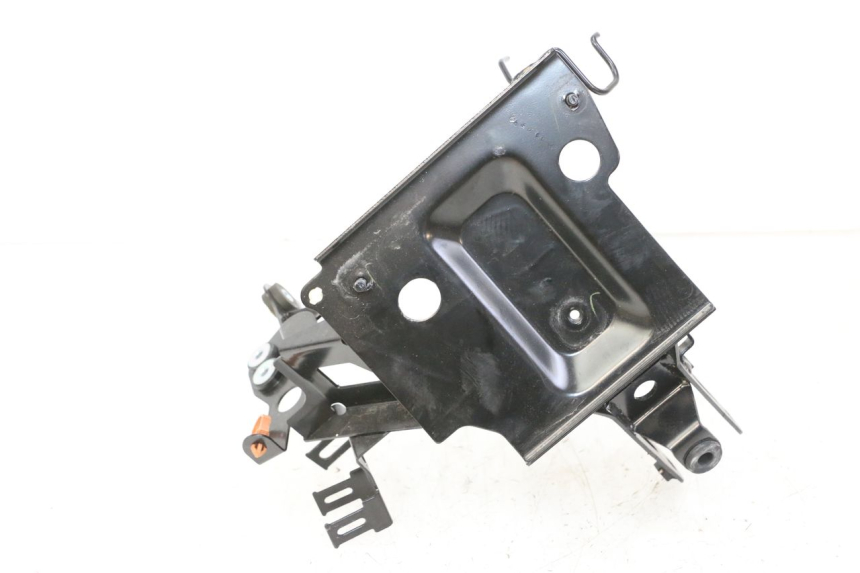 photo de FRONT FAIRING BRACKET YAMAHA XMAX X-MAX 125 (2021 - 2025)