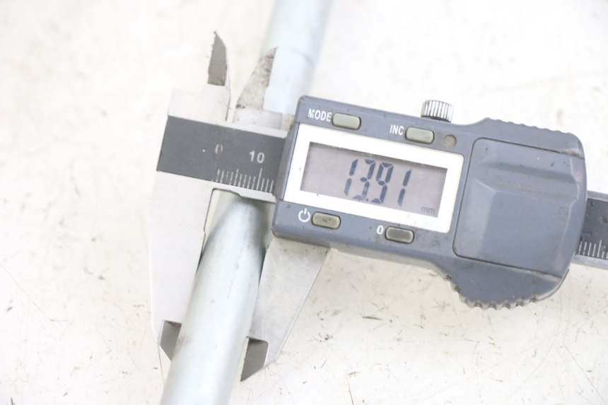 photo de SWINGARM PIVOT AXIS HONDA CA REBEL 125 (1995 - 2001)