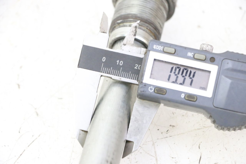 photo de SWING ARM AXLE HONDA CBR RR FIREBLADE 900 (1992 - 1994)