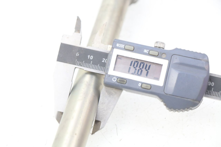 photo de SWINGARM PIVOT BOLT YAMAHA FJR ABS 1300 (2016 - 2020)
