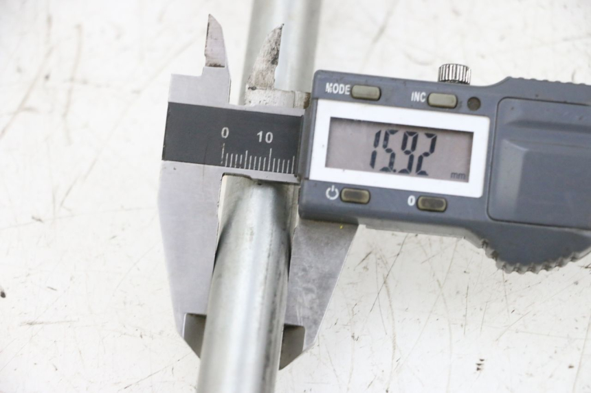 photo de SWING ARM AXLE KAWASAKI GPZ RX 1000 (1986 - 1988) - Component detail