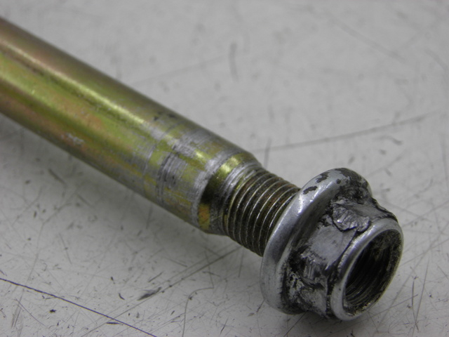 photo de SWING ARM AXLE HYOSUNG COMET GT 125 (2002 - 2007) - Component detail