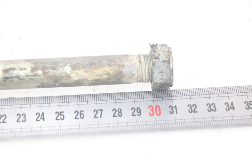 photo de SWINGARM PIVOT BOLT YAMAHA MT-07 MT07 ABS 700 (2014 - 2017)