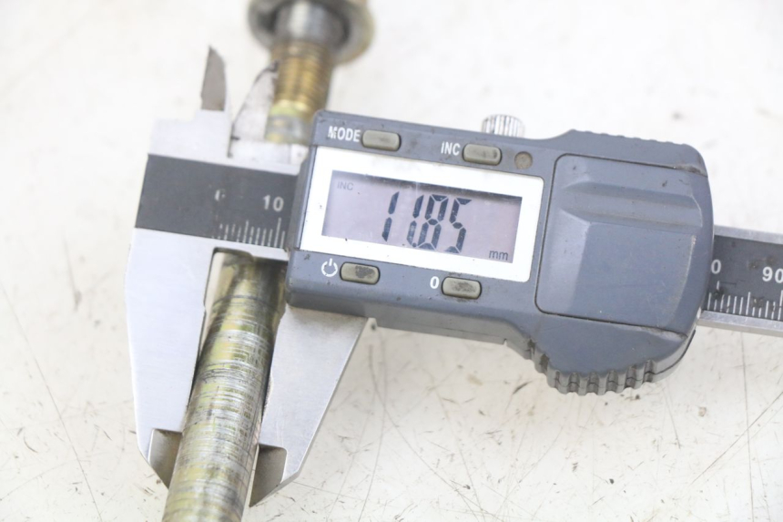 photo de SWINGARM PIVOT BOLT APOLLO RFZ 150