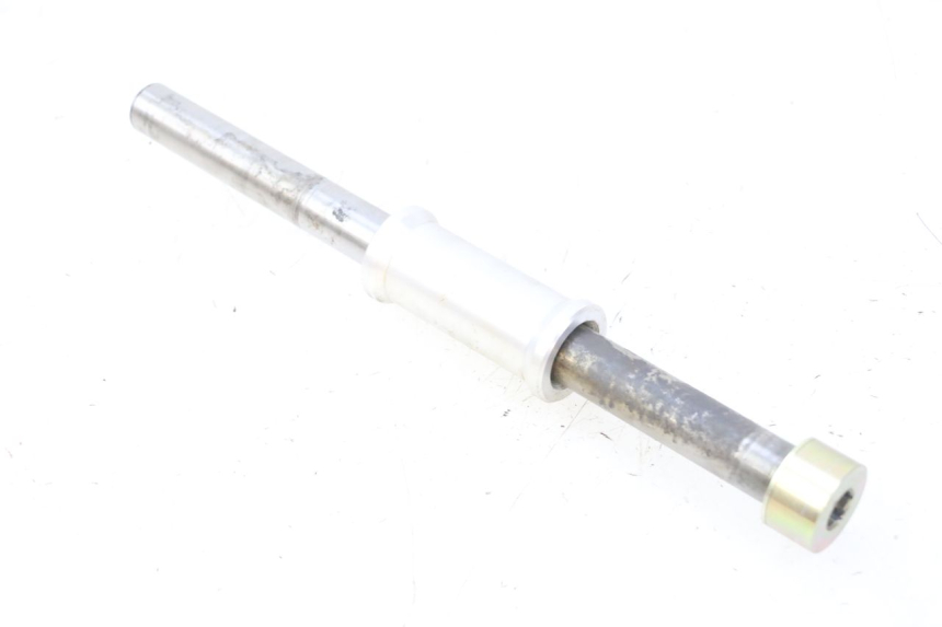 photo de SWING ARM AXLE TRIUMPH SPRINT 900 (1995 - 1998)