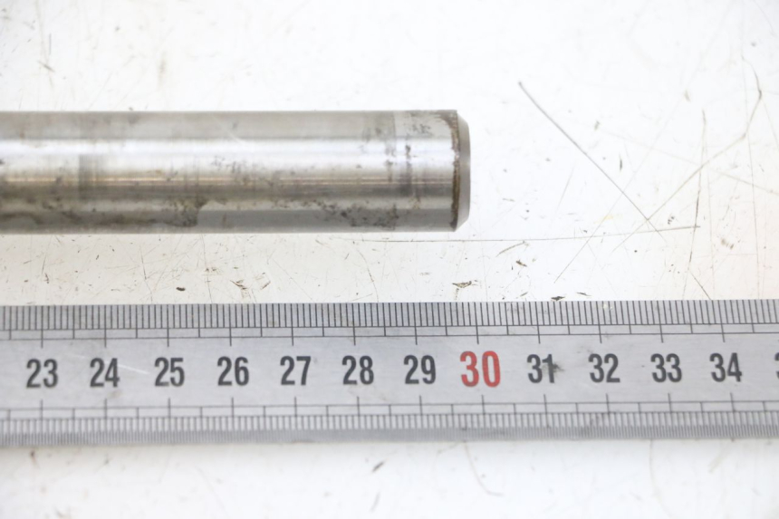 photo de SWING ARM AXLE TRIUMPH SPRINT 900 (1995 - 1998)