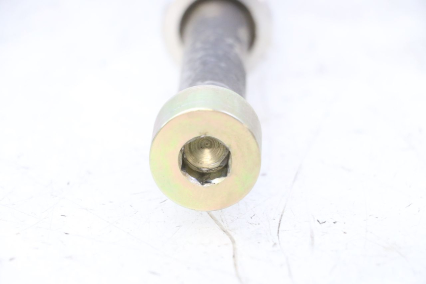 photo de SWING ARM AXLE TRIUMPH SPRINT 900 (1995 - 1998)