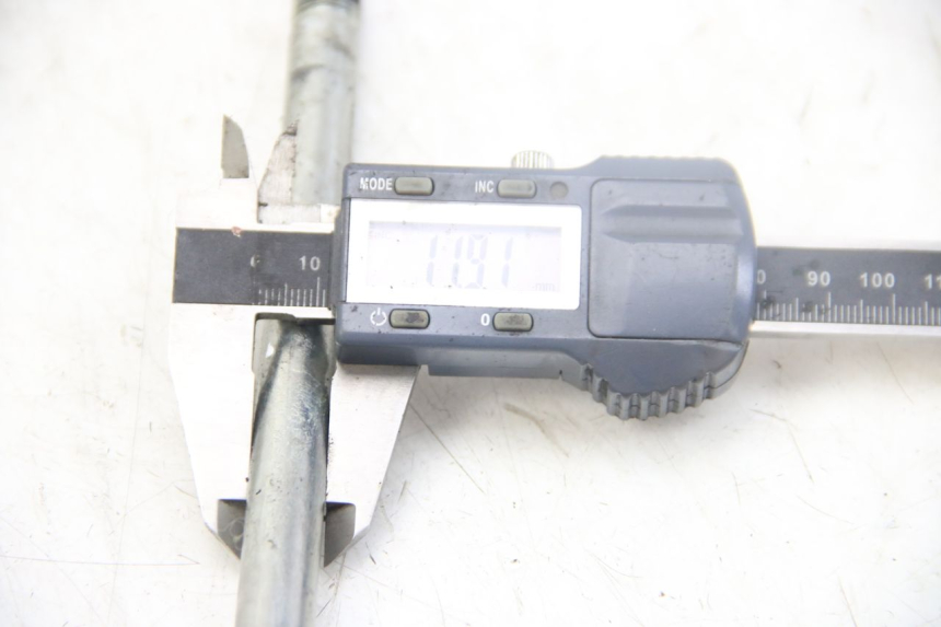 photo de SWINGARM PIVOT BOLT YAMAHA SR 125 (1982 - 2003)