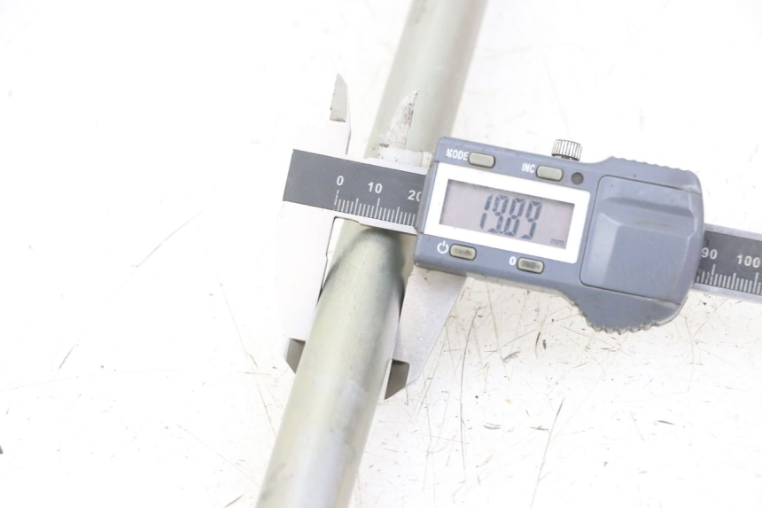 photo de SWINGARM PIVOT AXIS SUZUKI GSX F GSXF 650 (2007 - 2015)
