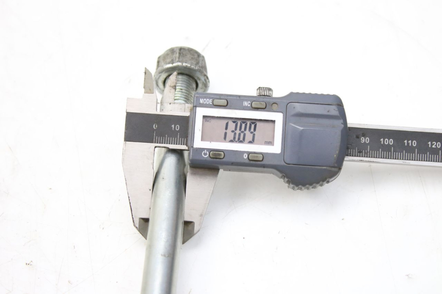 photo de SWINGARM PIVOT BOLT SYM HUSKY 125 (1999 - 2005)