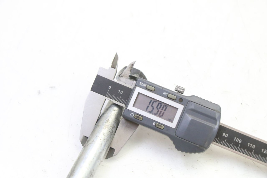 photo de SWING ARM AXLE YAMAHA TDR DELTABOX 125 (1993 - 2003)