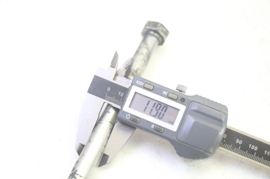 photo de SWING ARM AXLE YAMAHA TTR 125 (2000 - 2020) - Technical close-up