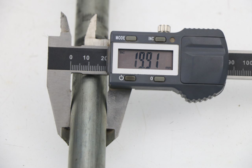 photo de SWING ARM AXLE HONDA VTR F FIRESTORM 1000 (1997 - 2001)