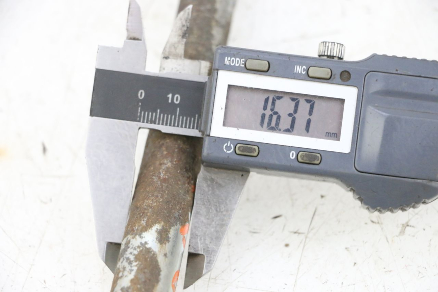 photo de SWING ARM AXLE YAMAHA YFM R RAPTOR 250 (2008 - 2014) - Component detail