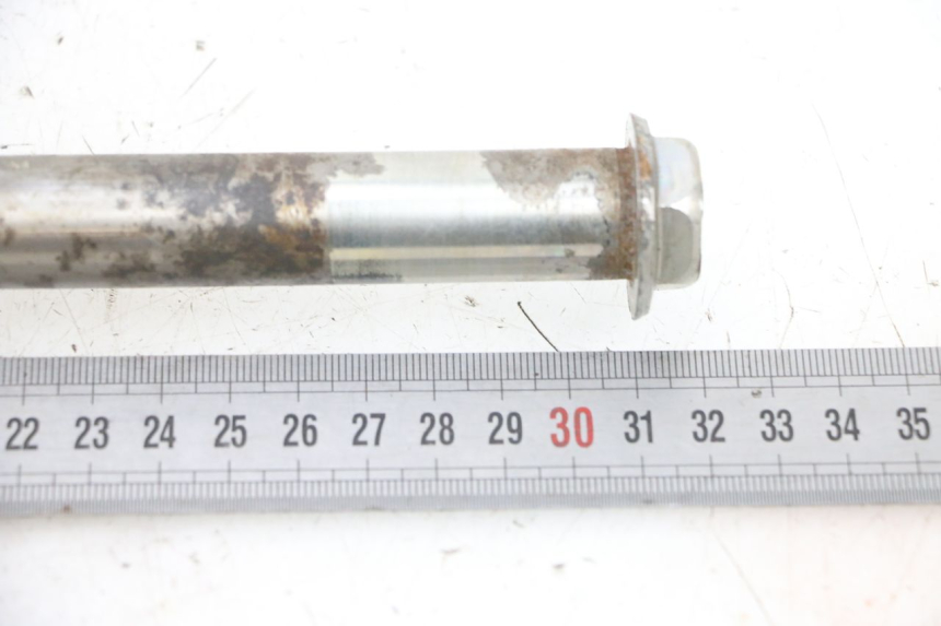 photo de SWING ARM AXLE KAWASAKI ZR 7 750 (1999 - 2001) - Zoom on usage condition