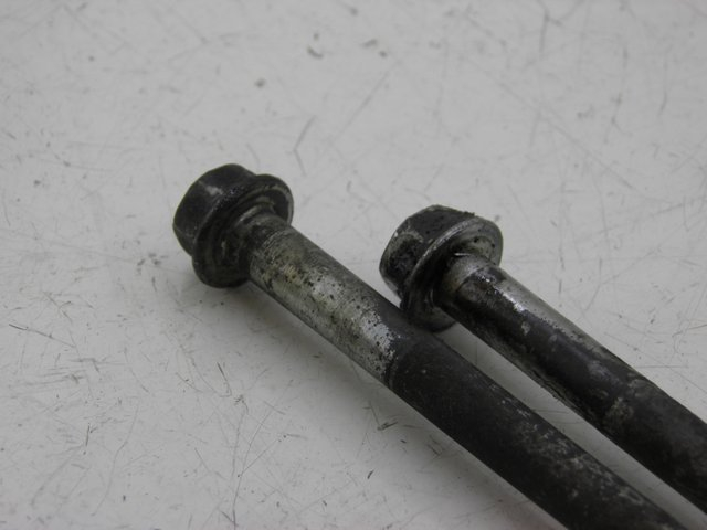 photo de ENGINE AXLE SUZUKI GSF N BANDIT 600 (1996 - 1999) - Component detail