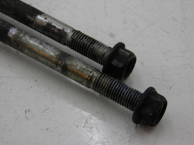 photo de ENGINE AXLE SUZUKI GSF N BANDIT 600 (1996 - 1999) - Zoom on usage condition