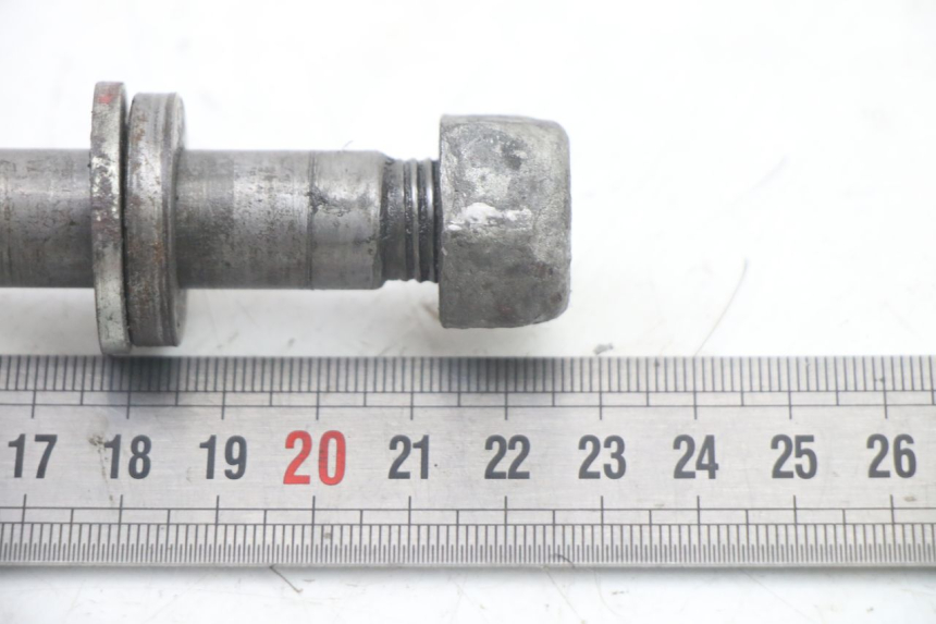 photo de REAR WHEEL AXLE APRILIA RS 50 (1999 - 2005)