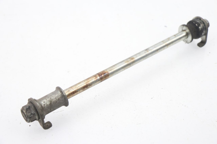 photo de REAR WHEEL AXLE HONDA CBF 125 (2009 - 2015)