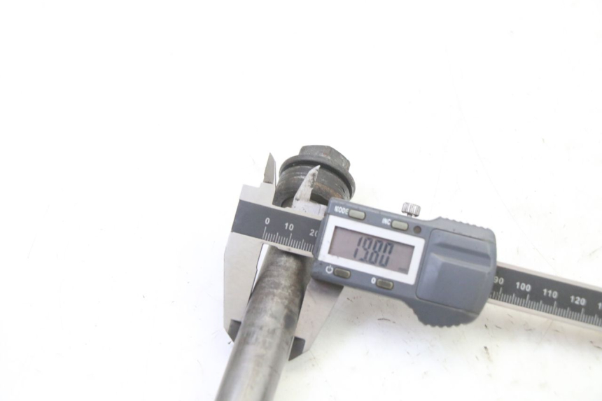 photo de REAR WHEEL AXLE HONDA CBR RR FIREBLADE 900 (1992 - 1994)