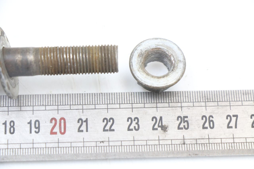 photo de REAR WHEEL AXLE CCR DIRT BIKE 125