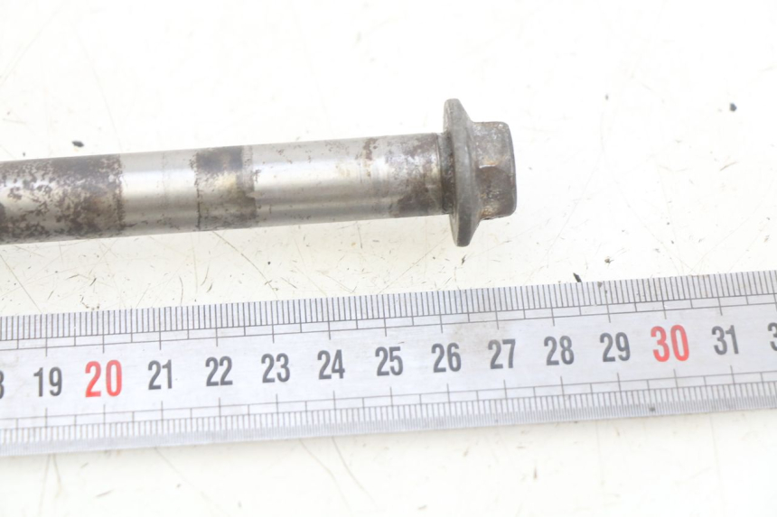 photo de REAR WHEEL AXLE HONDA CM 125 (1983 - 2003)
