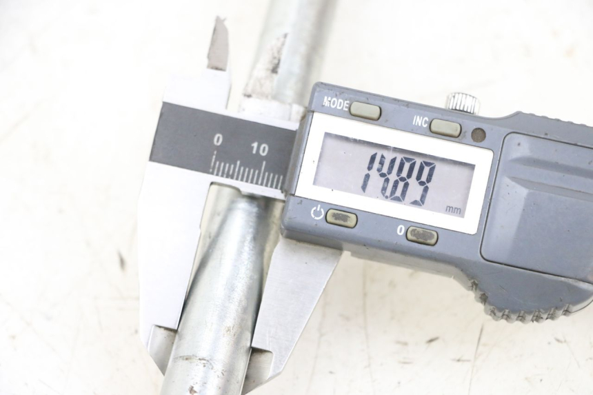 photo de REAR WHEEL AXLE KSR CODE 125 (2018 - 2020) - Surface and material condition