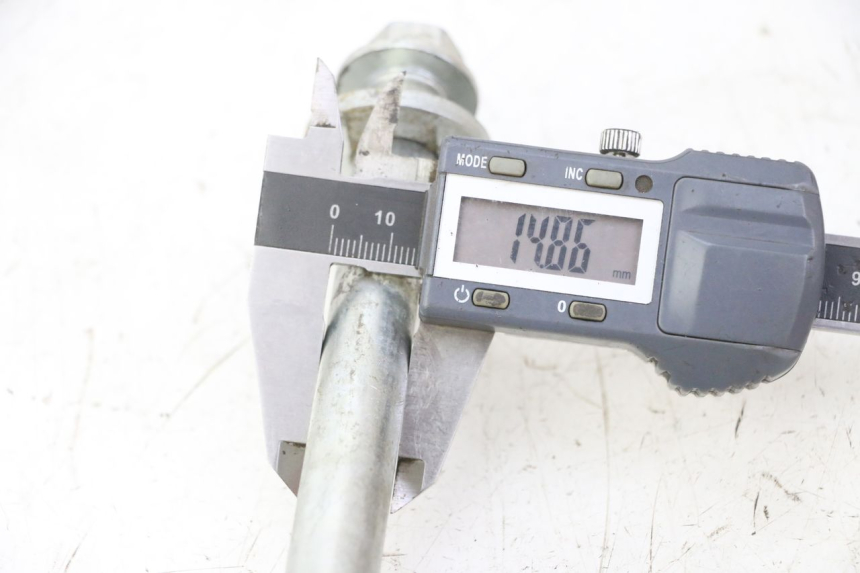 photo de REAR WHEEL AXLE PROBIKE DIRT 140