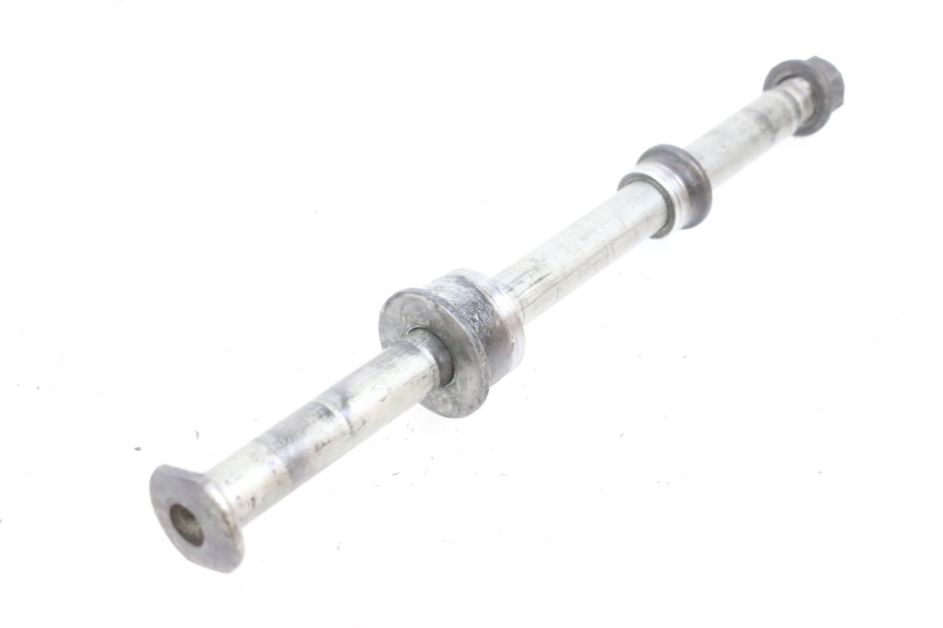 photo de REAR WHEEL AXLE SUZUKI DL V STROM 1000 (2002 - 2007) - Technical close-up