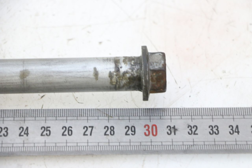 photo de REAR WHEEL AXLE APRILIA ETX 125 (1998 - 2002)