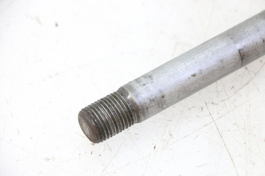 photo de REAR WHEEL AXLE APRILIA ETX 125 (1998 - 2002)