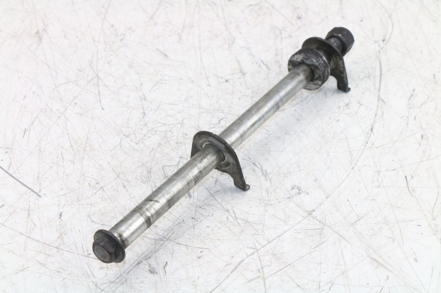 photo de REAR WHEEL AXLE SUZUKI GS GSE 500 (2003 - 2007)