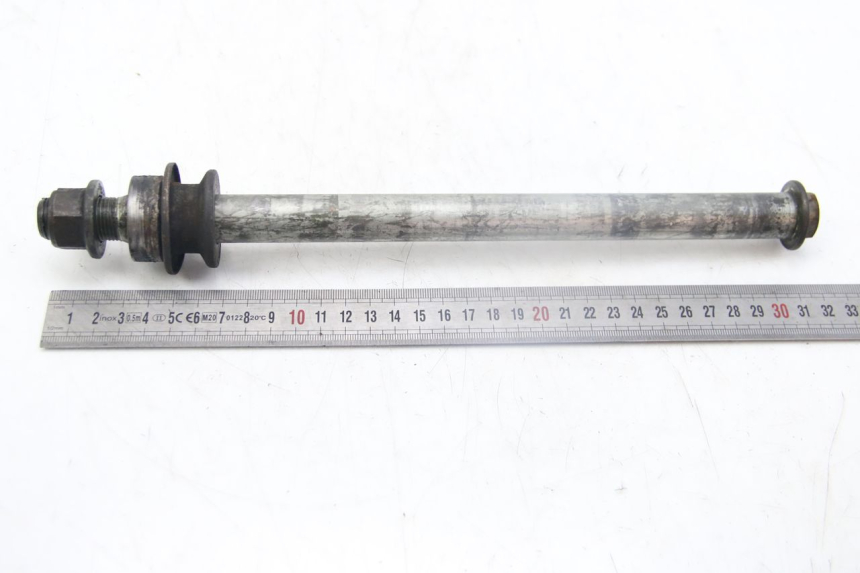photo de REAR WHEEL AXLE SUZUKI GSX-F GSX  F 1100 (1988 - 1994)
