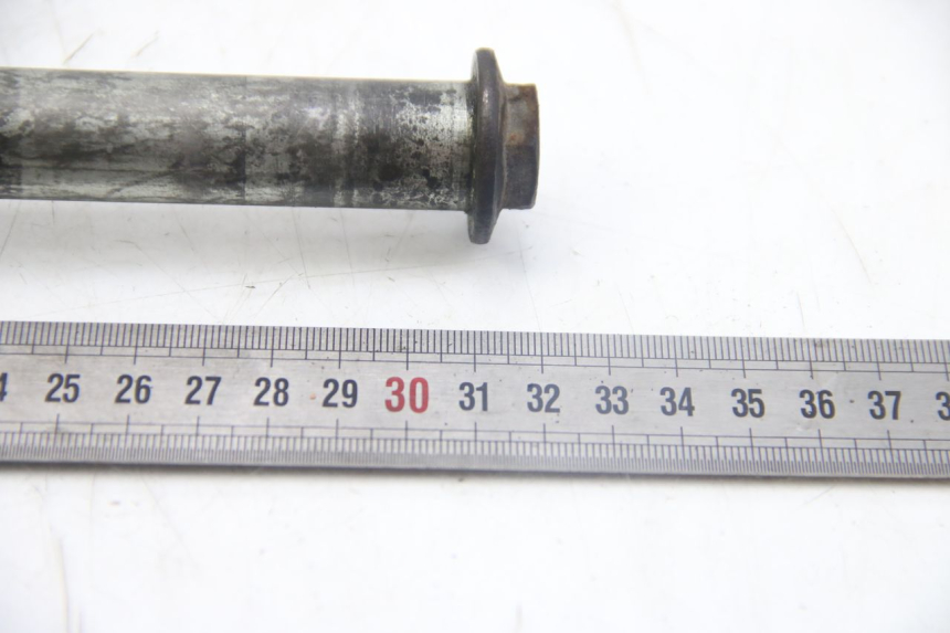 photo de REAR WHEEL AXLE SUZUKI GSX-F GSX  F 1100 (1988 - 1994)