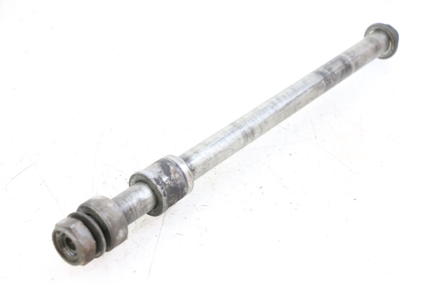 photo de REAR WHEEL AXLE HONDA VT C2 SHADOW 750 (1997 - 2001)