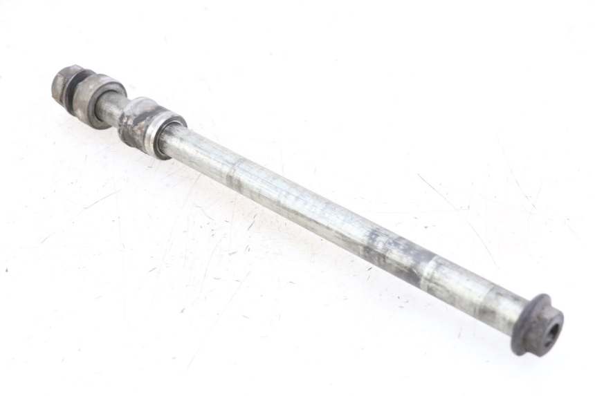 photo de REAR WHEEL AXLE HONDA VT C2 SHADOW 750 (1997 - 2001)