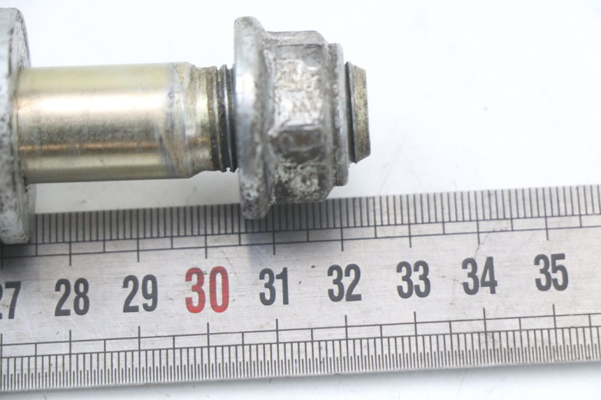 photo de REAR WHEEL AXLE HYOSUNG GTR 125 (2006 - 2008)