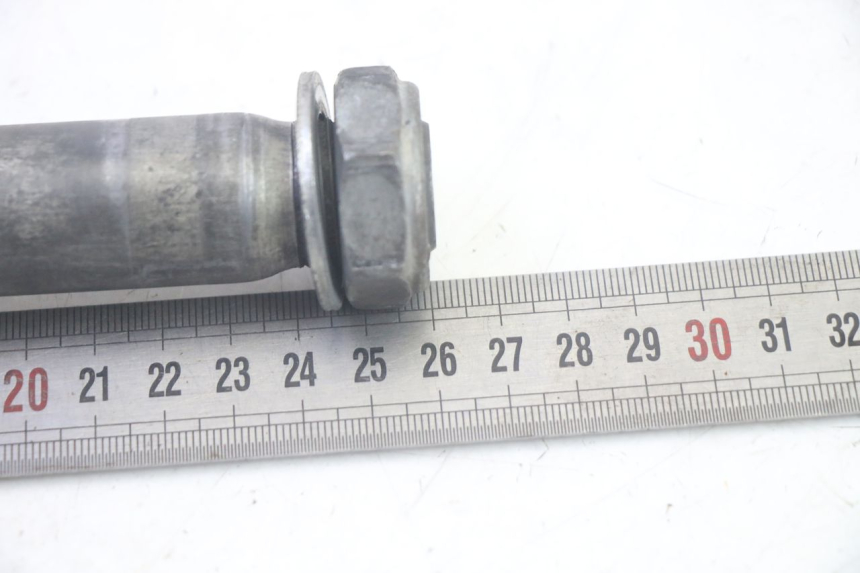 photo de REAR WHEEL AXLE KAWASAKI KXF KX-F 250 (2017 - 2019) - Alternative perspective