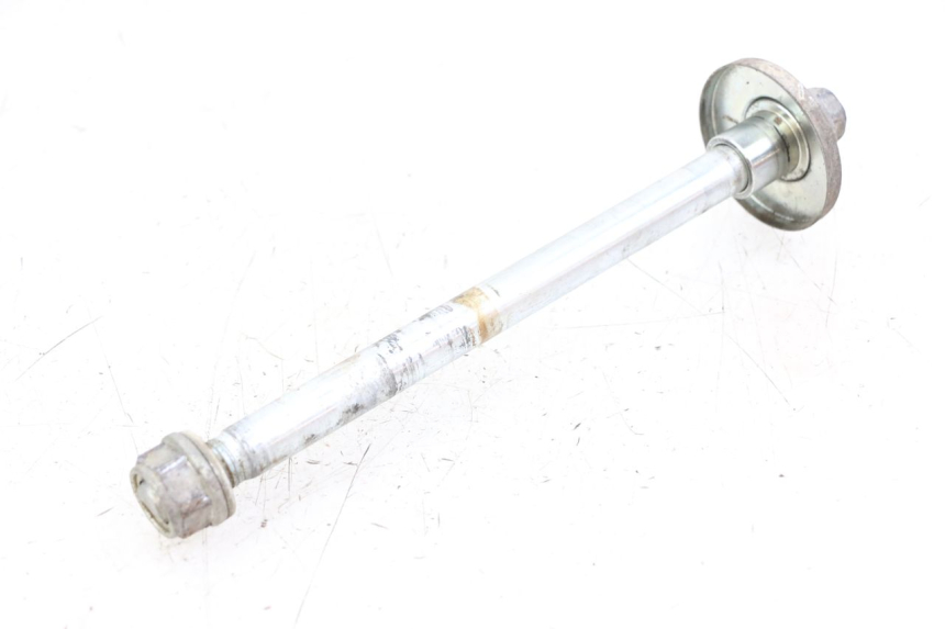 photo de REAR WHEEL AXLE KYMCO STRYKER OFF ROAD 125 (1999 - 2005)
